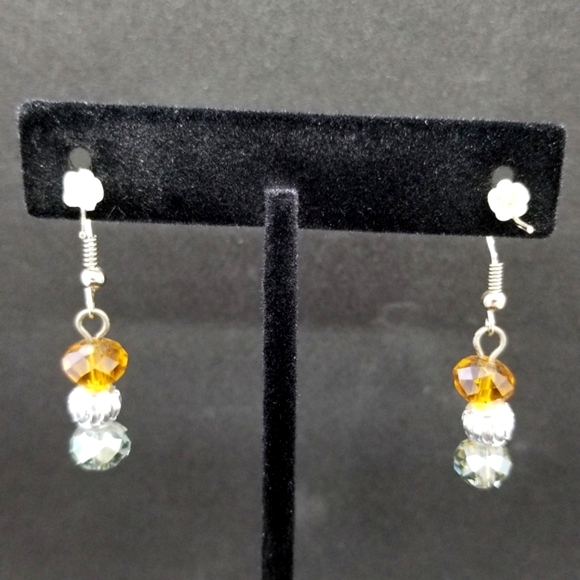 Gray/amber/aurora borealis crystal earrings - Picture 3 of 6